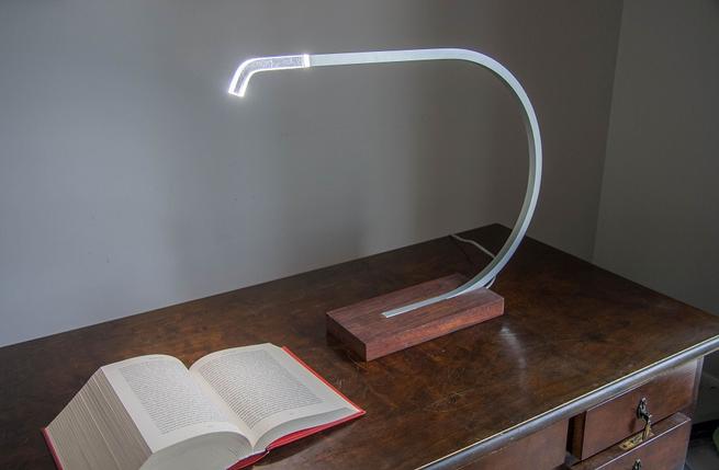 Lampa biurkowa Agma – nowy projekt Jeremiego Nagrabeckiego
